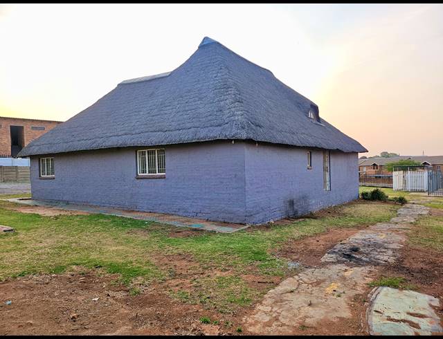 Business property to rent in TERENURE